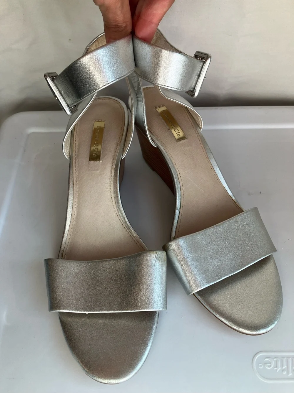 Louise et Cie Punya Wedge Sandals silver metallic leather wood heel size 9